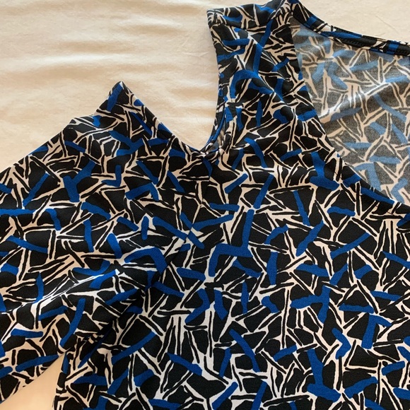 Anne Klein cute cold shoulder scoop neck top size Small - Picture 3 of 7